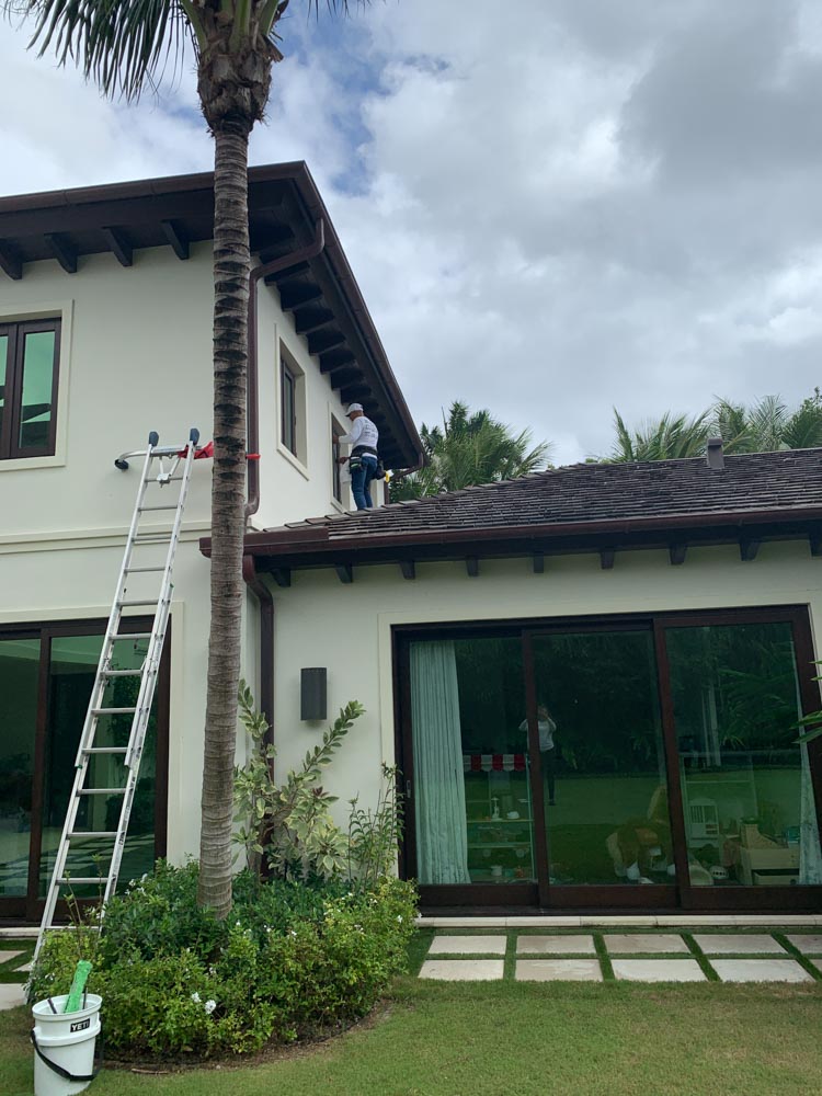 Window Cleaner in Jupiter Cleaning windows