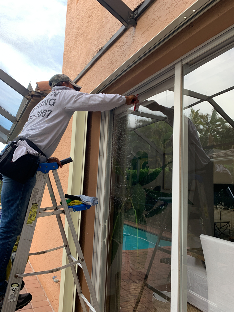 Glass Cleaner in Jupiter Florida Cleaning Glass