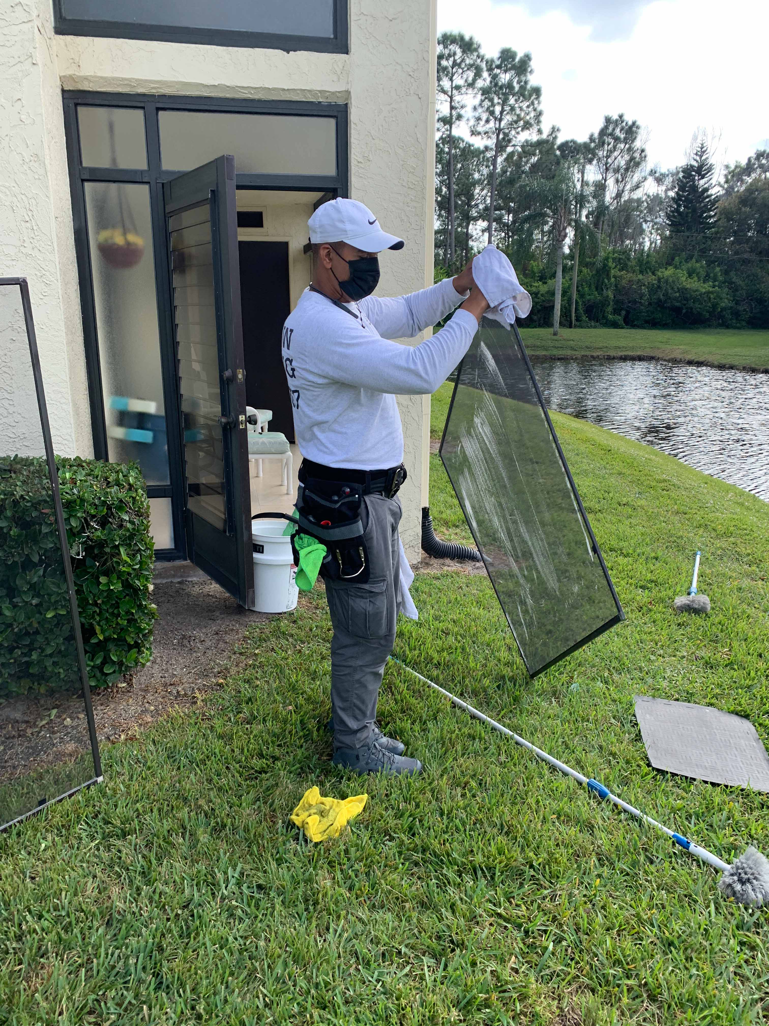 Residential Window cleaner in Hobe Sound