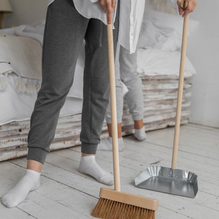 Cleaners in Hutchinson Island cleaning windows